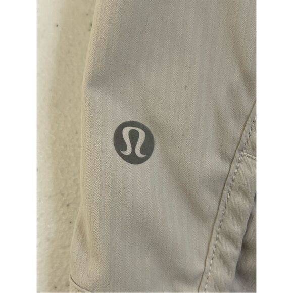 Lululemon women’s shorts size 12 white - Picture 4 of 5